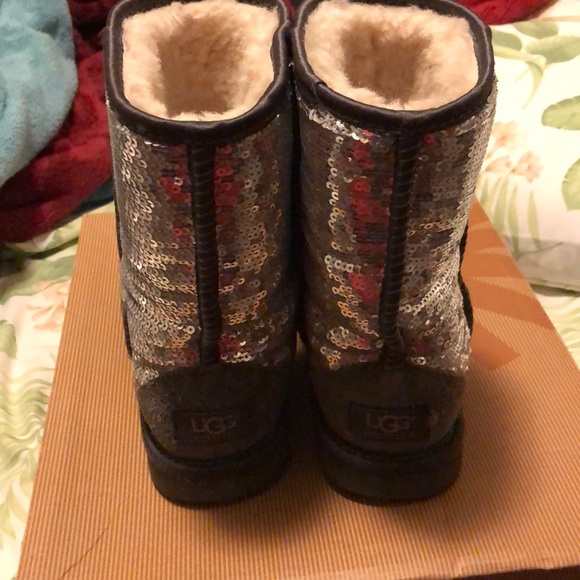 UGG Classic Short Sparkles - Picture 3 of 5
